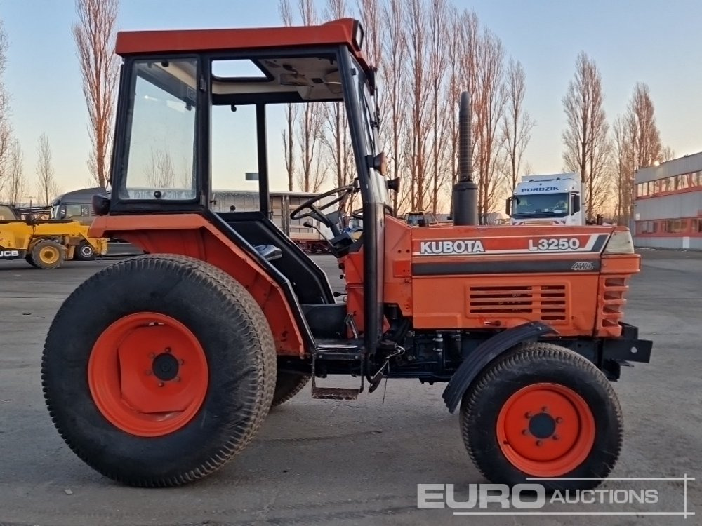 Mini tractor Kubota L3250D: foto 6