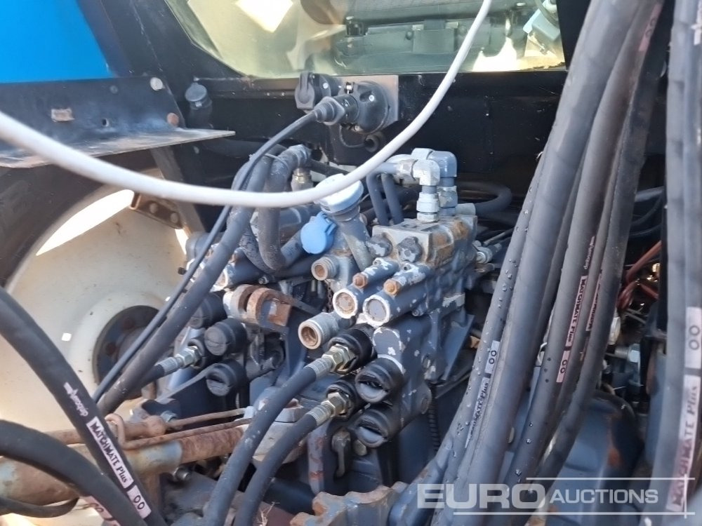 Tractor New Holland TS100: foto 28