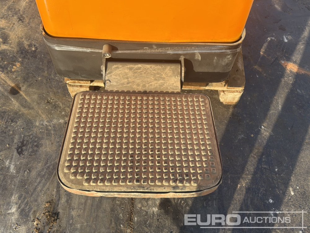 Equipo de manutención MB Electric Pallet Truck, Charger: foto 10