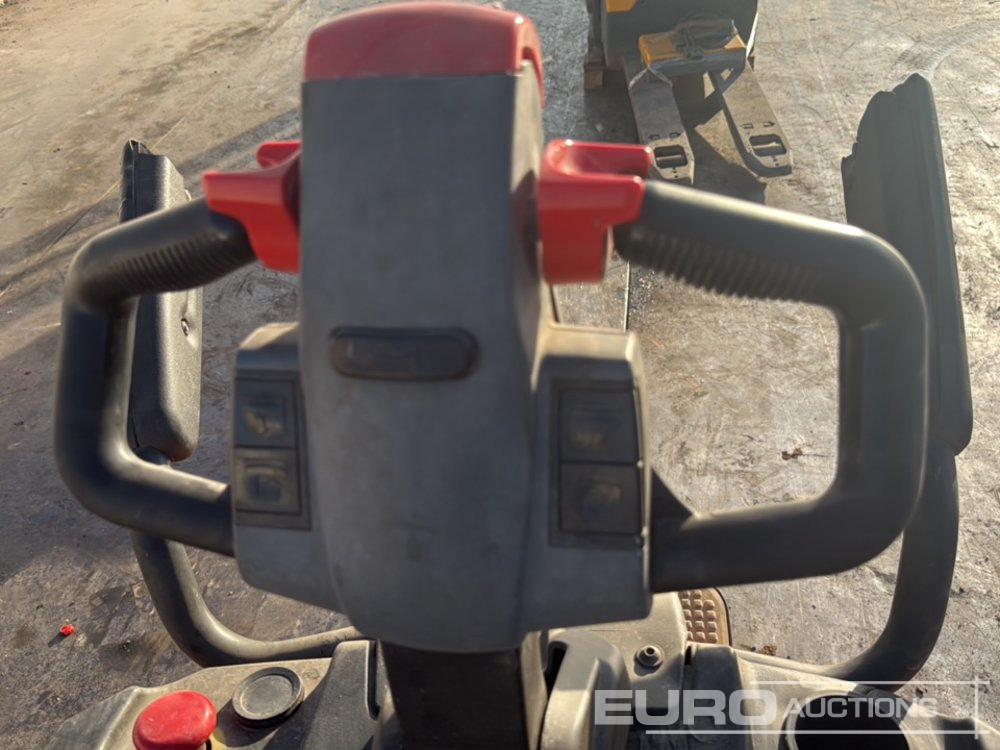 Equipo de manutención MB Electric Pallet Truck, Charger: foto 11