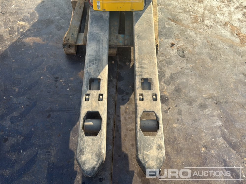 Equipo de manutención MB Electric Pallet Truck, Charger: foto 6