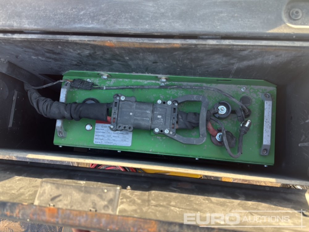 Equipo de manutención MB Electric Pallet Truck, Charger: foto 8