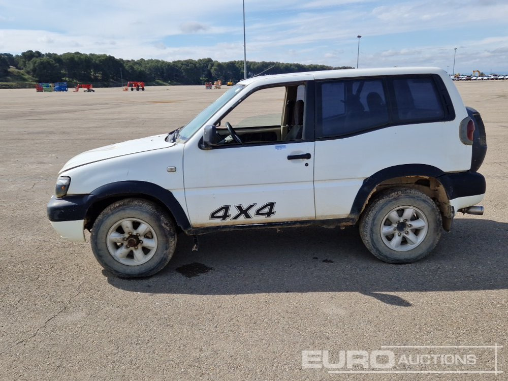 2002 Nissan Terrano II - Maquinaria de construcción: foto 2 2002 Nissan Terrano II - Maquinaria de construcción: foto 2