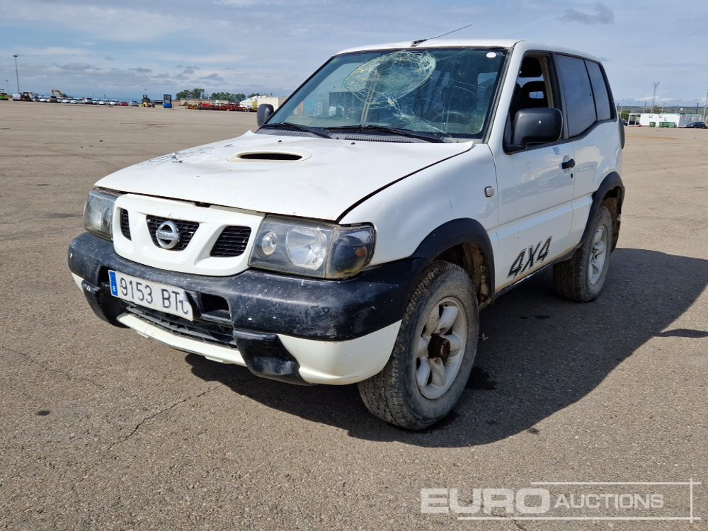 2002 Nissan Terrano II - Maquinaria de construcción: foto 1 2002 Nissan Terrano II - Maquinaria de construcción: foto 1