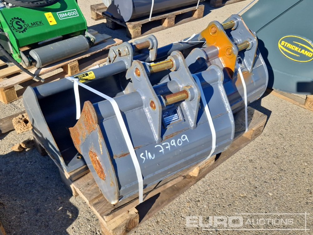 Strickland Set of U27 18" Digging Bucket (S/N 5031006040), U27 24' Digging Bucket (S/N 5025210098BD), U27 348D Cleaning Bucket (S/N 502450674) - Cazo: foto 1 Strickland Set of U27 18" Digging Bucket (S/N 5031006040), U27 24' Digging Bucket (S/N 5025210098BD), U27 348D Cleaning Bucket (S/N 502450674) - Cazo: foto 1