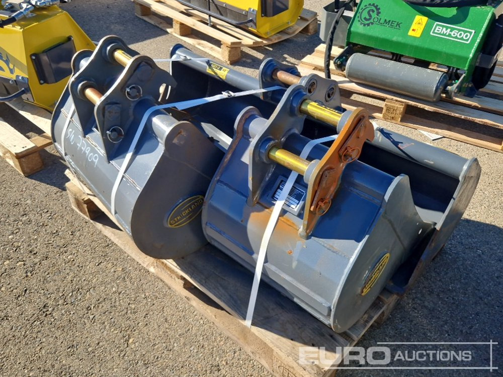 Strickland Set of U27 18" Digging Bucket (S/N 5031006040), U27 24' Digging Bucket (S/N 5025210098BD), U27 348D Cleaning Bucket (S/N 502450674) - Cazo: foto 2 Strickland Set of U27 18" Digging Bucket (S/N 5031006040), U27 24' Digging Bucket (S/N 5025210098BD), U27 348D Cleaning Bucket (S/N 502450674) - Cazo: foto 2