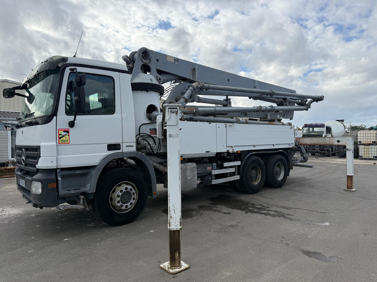 Pompe à béton Schwing 34m avec cabine Mercedes Benz Actros CT-062-WL Année 2008 - Bomba de hormigón: foto 4 Pompe à béton Schwing 34m avec cabine Mercedes Benz Actros CT-062-WL Année 2008 - Bomba de hormigón: foto 4