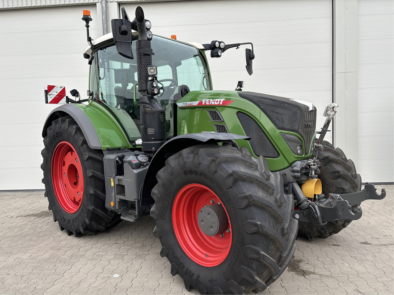 Fendt 718 Vario Gen6 PowerPlus - Tractor: foto 1 Fendt 718 Vario Gen6 PowerPlus - Tractor: foto 1