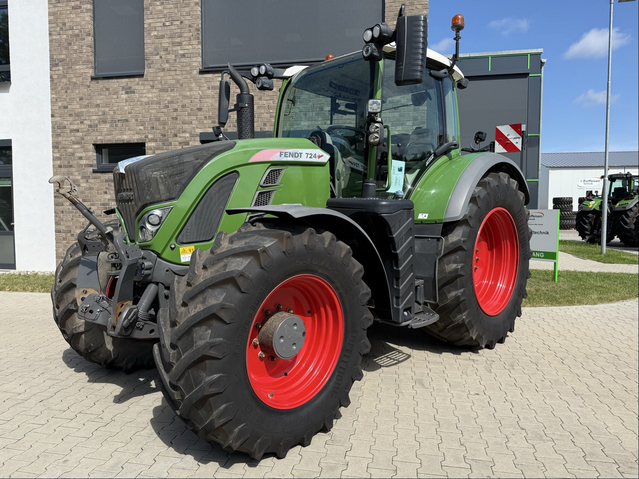 Fendt 724 Vario S4 - Tractor: foto 1 Fendt 724 Vario S4 - Tractor: foto 1