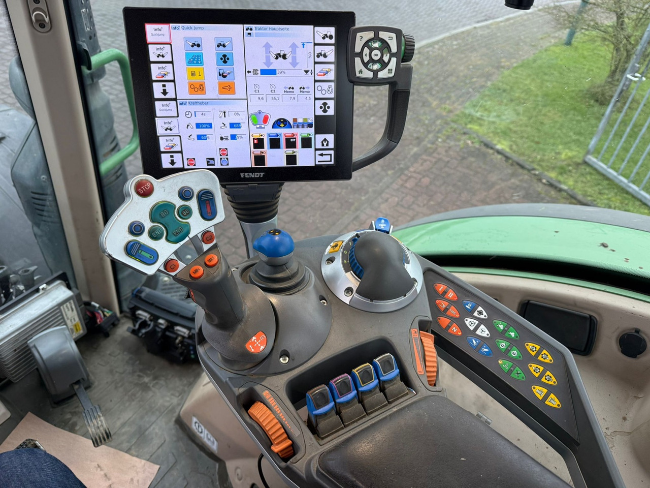 Fendt 724 Vario S4 Profi Plus - Tractor: foto 3 Fendt 724 Vario S4 Profi Plus - Tractor: foto 3