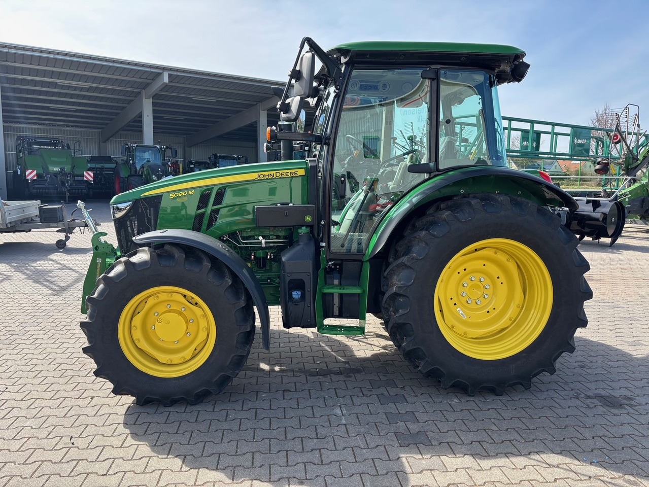 John Deere 5090 M - Tractor: foto 1 John Deere 5090 M - Tractor: foto 1