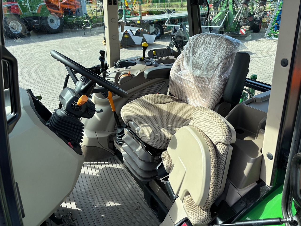 John Deere 5090 M - Tractor: foto 4 John Deere 5090 M - Tractor: foto 4