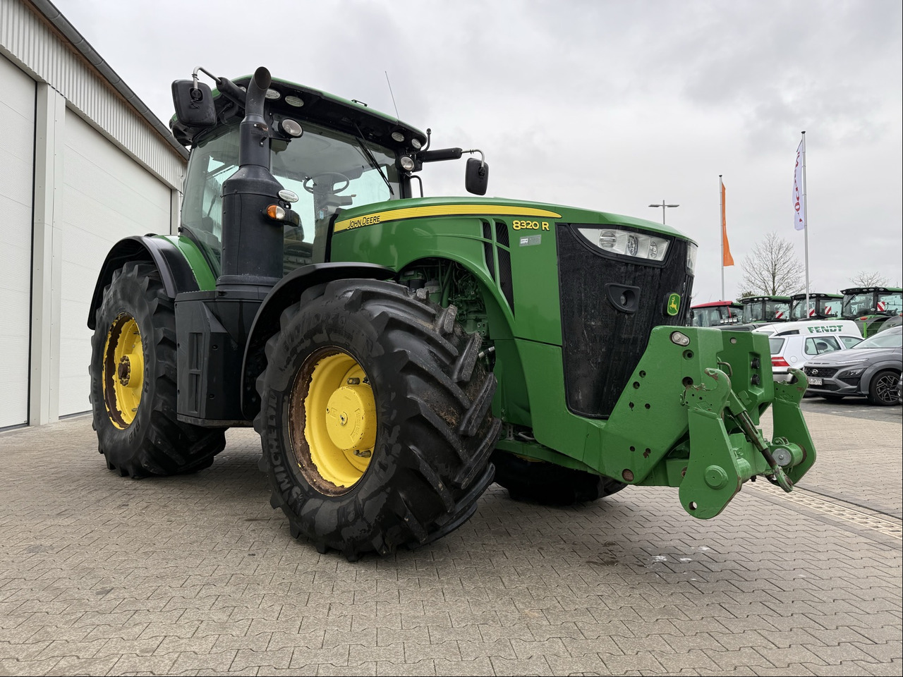 John Deere 8320 R - Tractor: foto 1 John Deere 8320 R - Tractor: foto 1