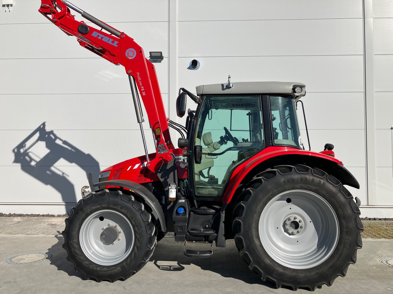 Massey Ferguson 5613 Dyna 6 - Tractor: foto 1 Massey Ferguson 5613 Dyna 6 - Tractor: foto 1