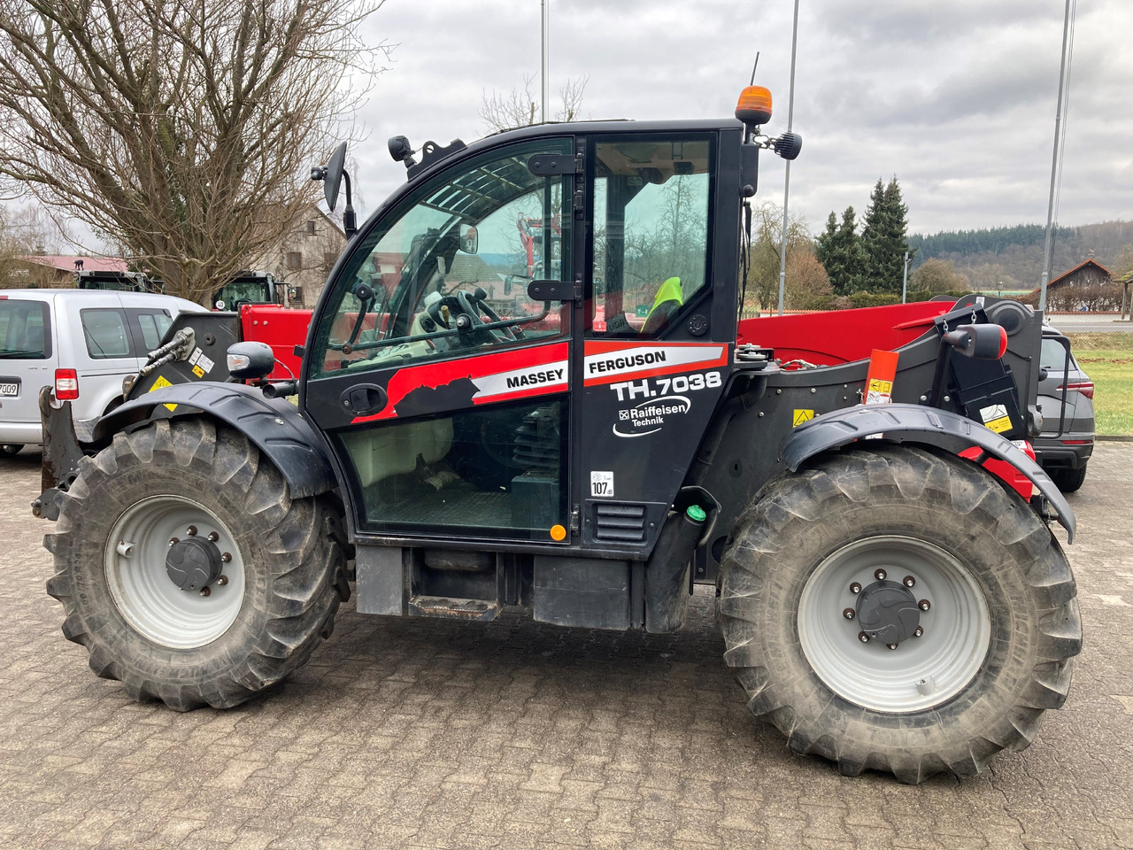 Massey Ferguson Telekoplader TH 7038 - Manipulador telescópico: foto 1 Massey Ferguson Telekoplader TH 7038 - Manipulador telescópico: foto 1