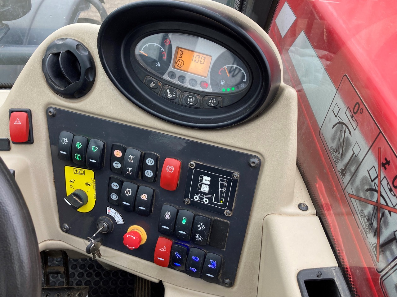 Massey Ferguson Telekoplader TH 7038 - Manipulador telescópico: foto 2 Massey Ferguson Telekoplader TH 7038 - Manipulador telescópico: foto 2