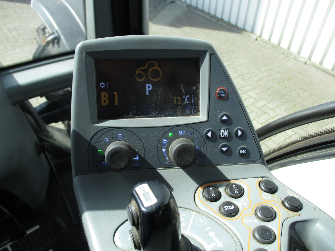 Valtra T 213 - Tractor: foto 4 Valtra T 213 - Tractor: foto 4