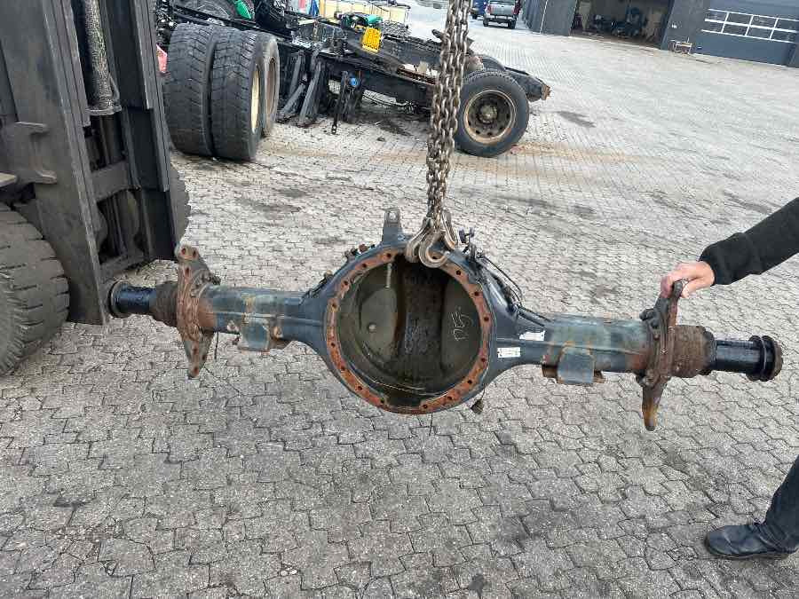 IVECO REAR AXLE 42559739 - Eje y piezas para Camión: foto 1 IVECO REAR AXLE 42559739 - Eje y piezas para Camión: foto 1