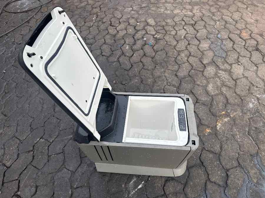 MAN FRIDGE 81.63910-6480 - Cabina e interior para Camión: foto 3 MAN FRIDGE 81.63910-6480 - Cabina e interior para Camión: foto 3