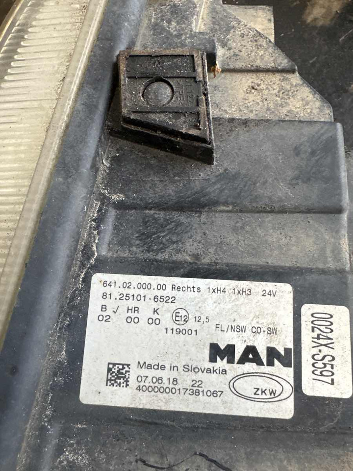 MAN LAMP 81.25101-6522 - Luz/ Iluminación para Camión: foto 2 MAN LAMP 81.25101-6522 - Luz/ Iluminación para Camión: foto 2