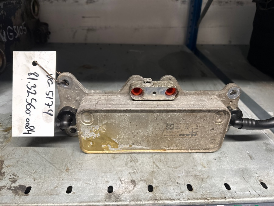 MAN OIL COOLER 81.32560-0084 - Caja de cambios y piezas para Camión: foto 1 MAN OIL COOLER 81.32560-0084 - Caja de cambios y piezas para Camión: foto 1