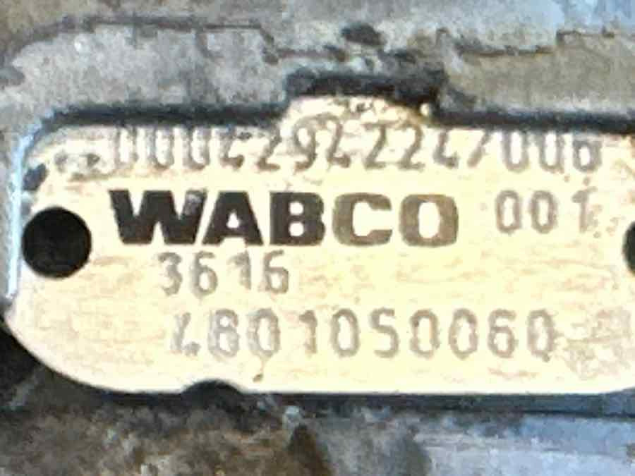 MERCEDES BRAKE VALVE A0004294224 - Válvula de freno para Autobús: foto 3 MERCEDES BRAKE VALVE A0004294224 - Válvula de freno para Autobús: foto 3