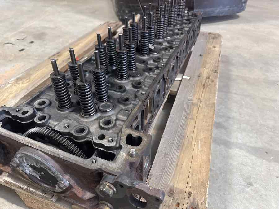 MERCEDES SETRA CYLINDERHEAD A4710102720 - Cabezal de bloque para Autobús: foto 2 MERCEDES SETRA CYLINDERHEAD A4710102720 - Cabezal de bloque para Autobús: foto 2