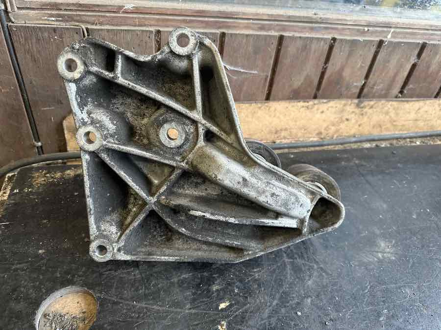 MERCEDES BRACKET A4712344340 - Piezas de recambio para Autobús: foto 2 MERCEDES BRACKET A4712344340 - Piezas de recambio para Autobús: foto 2