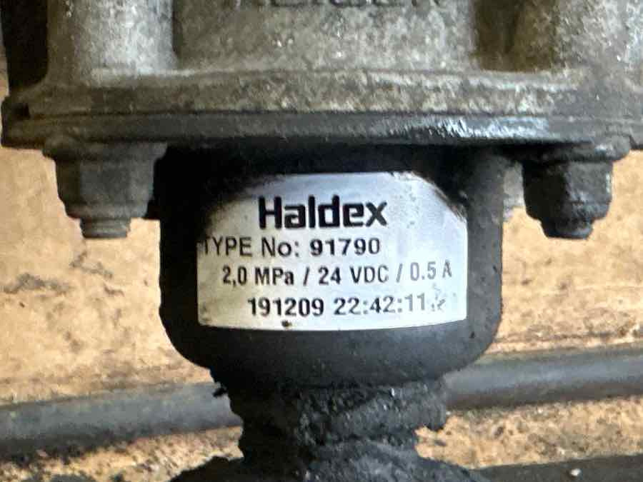 SETRA AIR RESERVOIR A0054327401 - Piezas de recambio para Autobús: foto 2 SETRA AIR RESERVOIR A0054327401 - Piezas de recambio para Autobús: foto 2