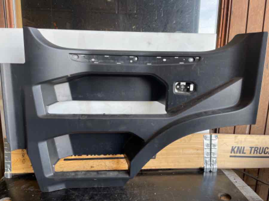 SCANIA STEP PLATE, LEFT 2422394 - Carrocería y exterior para Camión: foto 1 SCANIA STEP PLATE, LEFT 2422394 - Carrocería y exterior para Camión: foto 1
