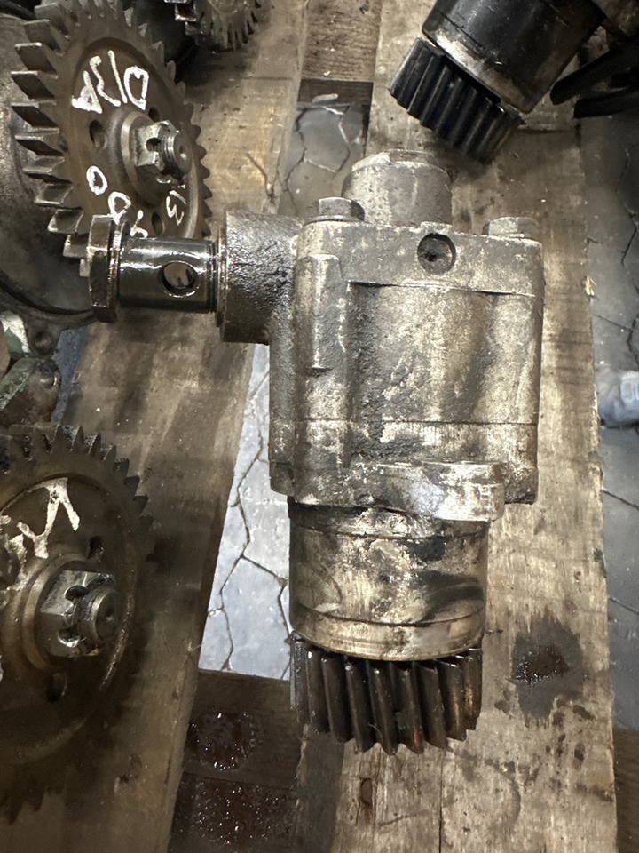 VOLVO STEERING PUMP 2108156 - Dirección para Camión: foto 2 VOLVO STEERING PUMP 2108156 - Dirección para Camión: foto 2