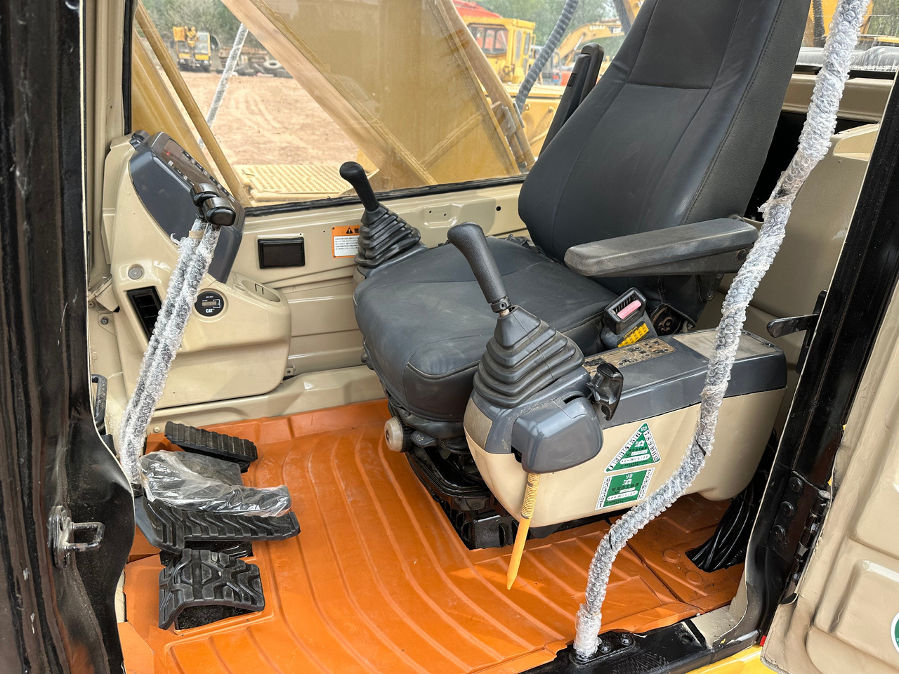 Excavadora de cadenas CAT 320BL crawler excavator: foto 8 Excavadora de cadenas CAT 320BL crawler excavator: foto 8