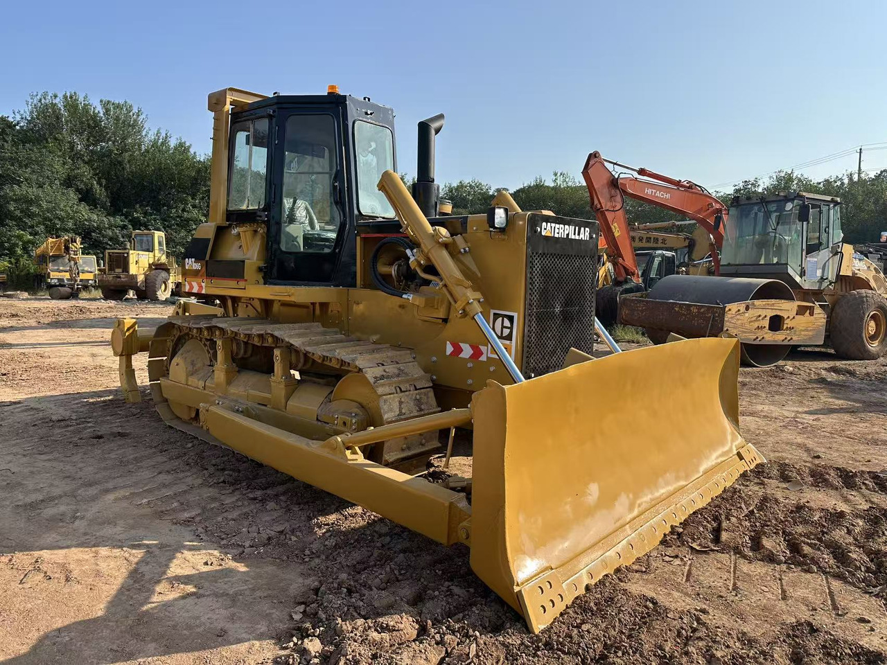 CAT D6G - Bulldozer: foto 1 CAT D6G - Bulldozer: foto 1