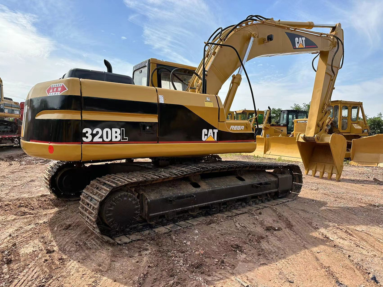 CATERPILLAR 320B - Excavadora de cadenas: foto 1 CATERPILLAR 320B - Excavadora de cadenas: foto 1