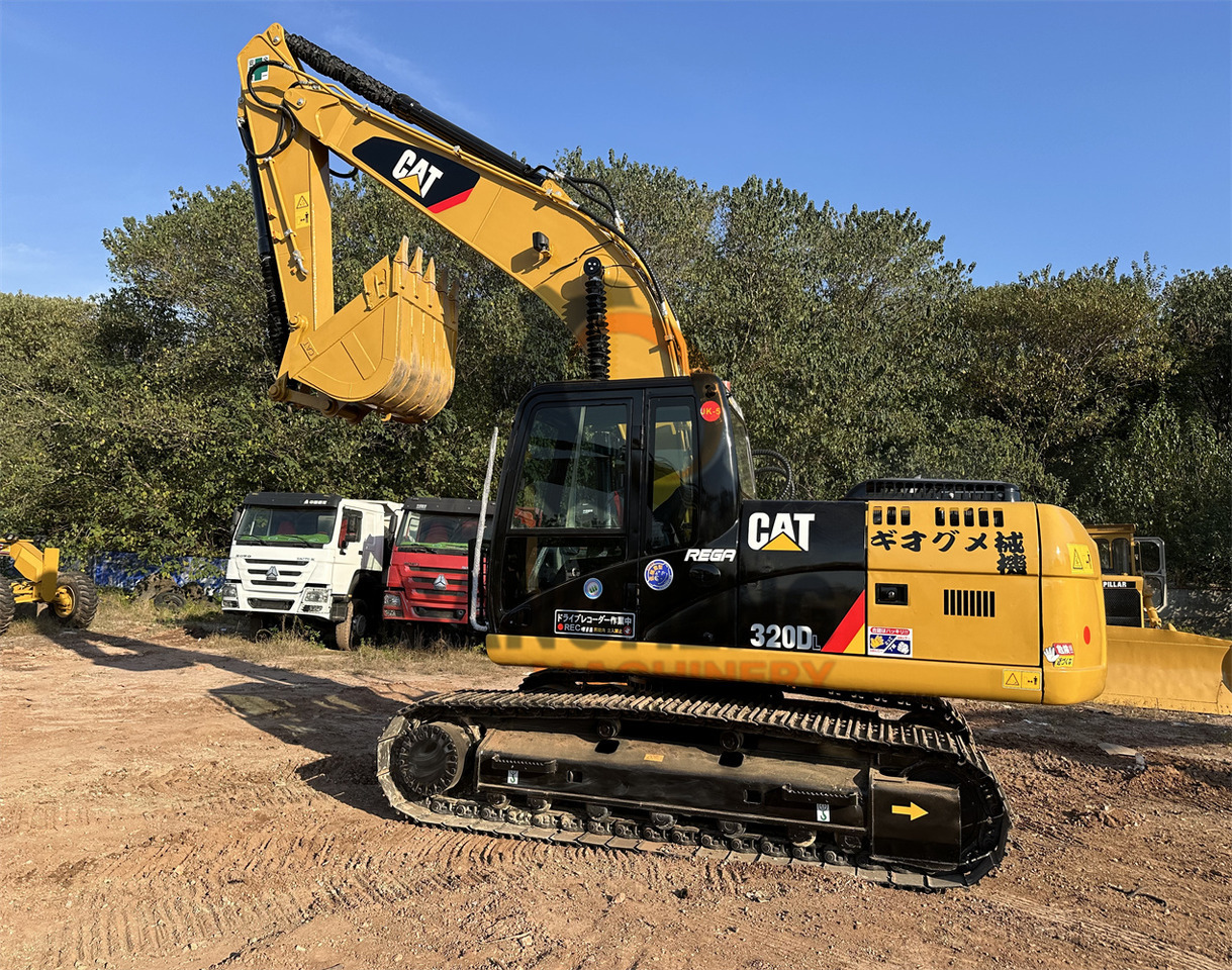 Excavadora de cadenas CATERPILLAR 320D: foto 1