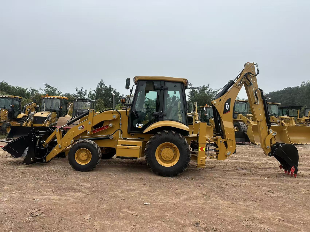 CATERPILLAR 420F2 - Retroexcavadora: foto 4 CATERPILLAR 420F2 - Retroexcavadora: foto 4