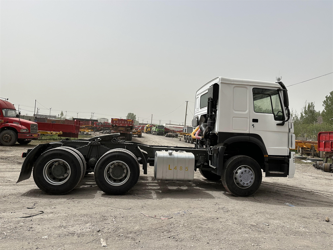 SINOTRUK Howo 371 Truck Head - Cabeza tractora: foto 3 SINOTRUK Howo 371 Truck Head - Cabeza tractora: foto 3