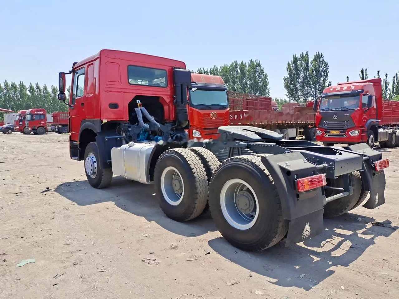 SINOTRUK Howo tractor unit 420hp 6x4 - Cabeza tractora: foto 3 SINOTRUK Howo tractor unit 420hp 6x4 - Cabeza tractora: foto 3