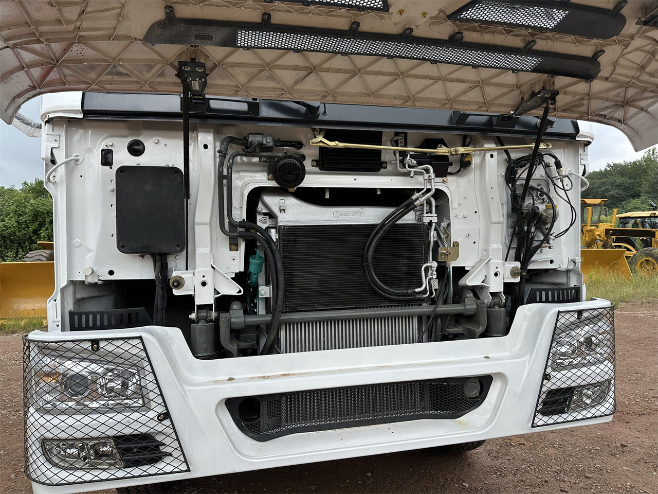 Cabeza tractora SINOTRUK Howo tractor unit 420hp: foto 8