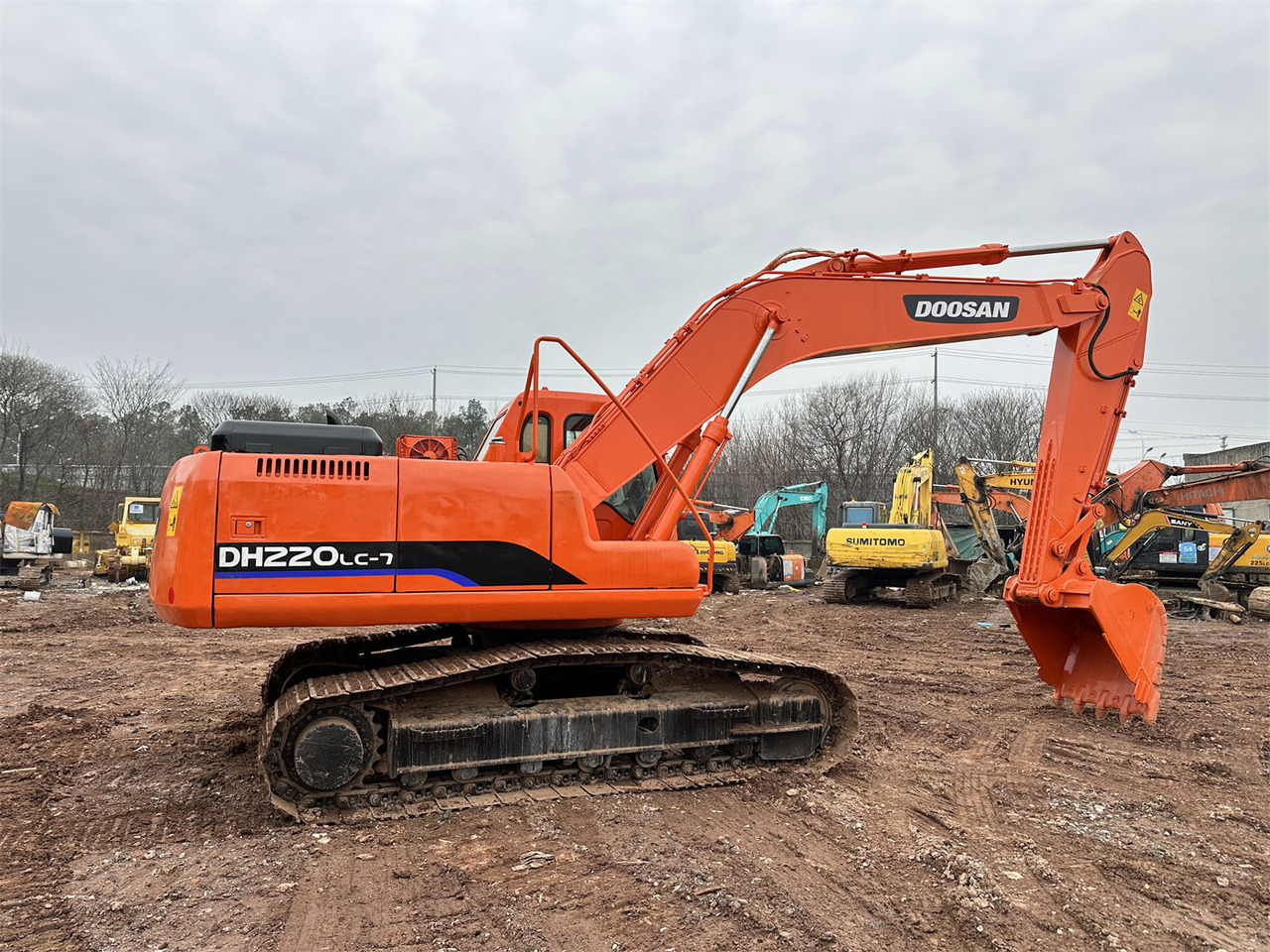 DOOSAN DH220 excavator - Excavadora de cadenas: foto 1 DOOSAN DH220 excavator - Excavadora de cadenas: foto 1