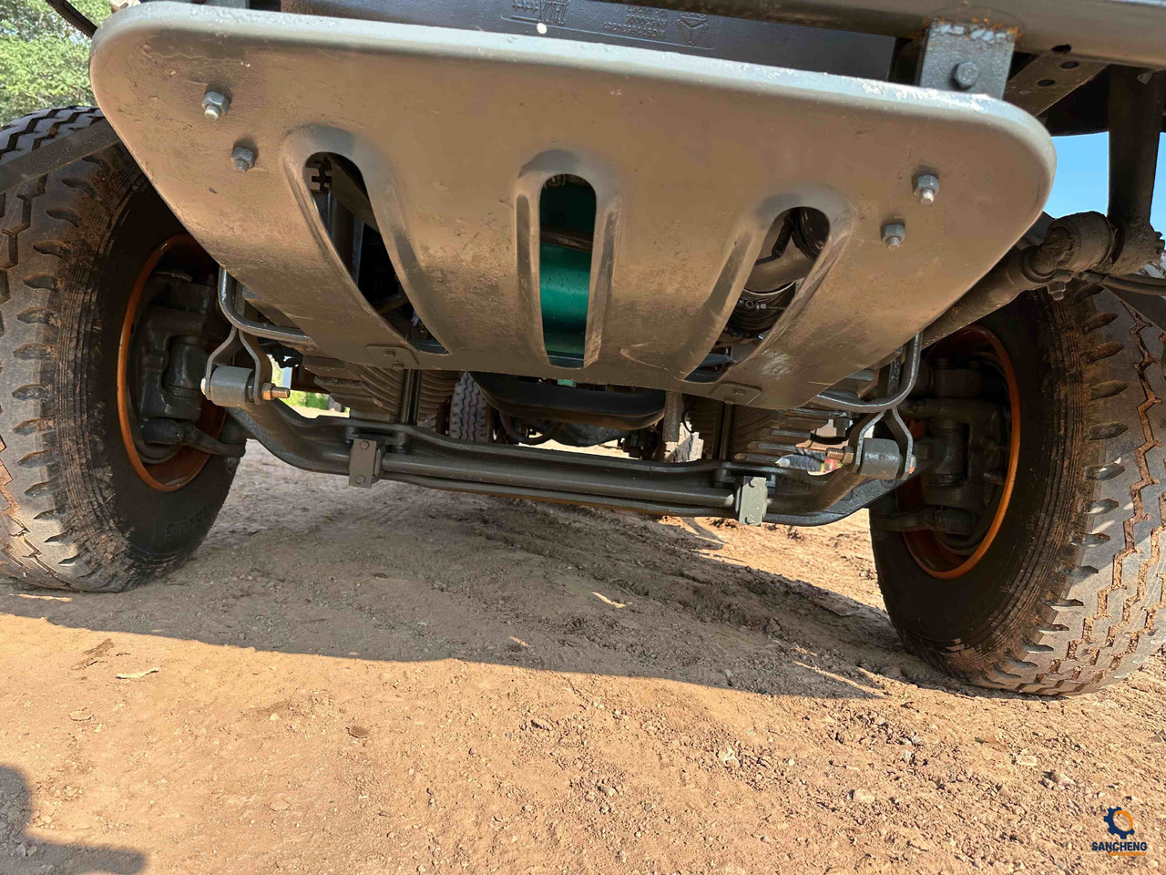 Camión volquete HOWO 400 With Bumper: foto 14