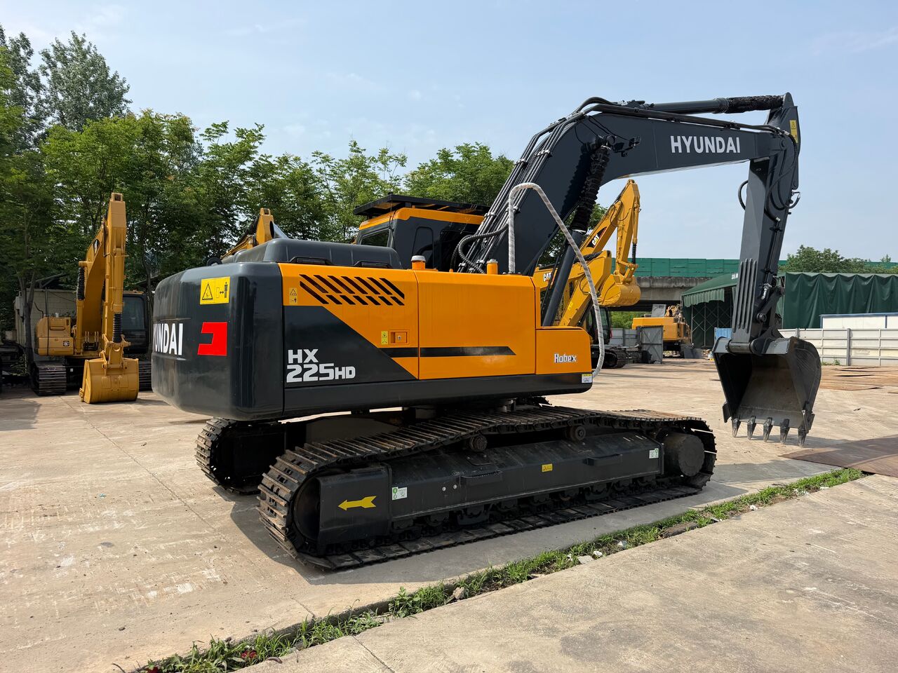 HYUNDAI HX225HD - Excavadora de cadenas: foto 1 HYUNDAI HX225HD - Excavadora de cadenas: foto 1