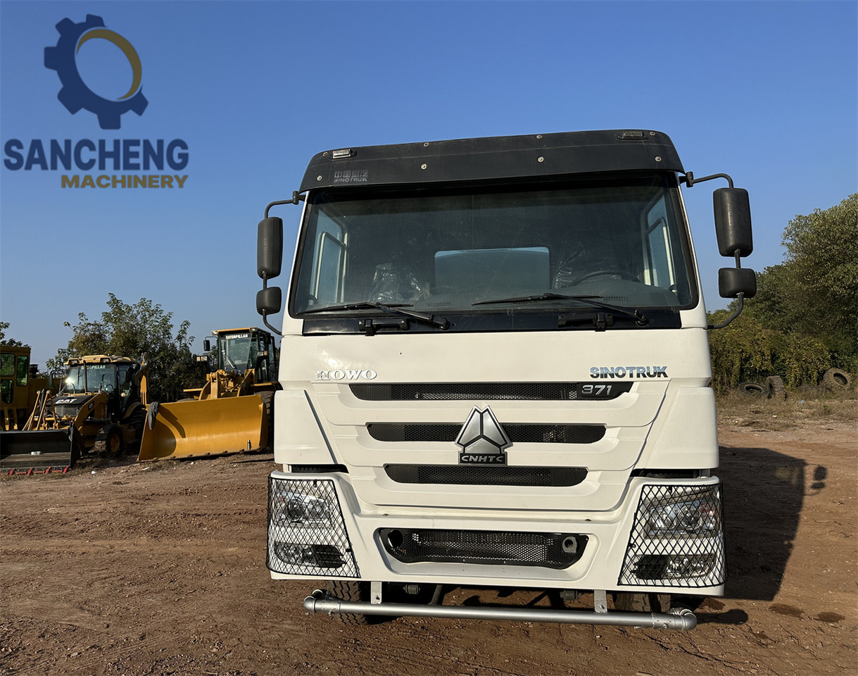 SINOTRUK HOWO 370HP 6x4 Water Tank Truck - Camión cisterna: foto 4 SINOTRUK HOWO 370HP 6x4 Water Tank Truck - Camión cisterna: foto 4
