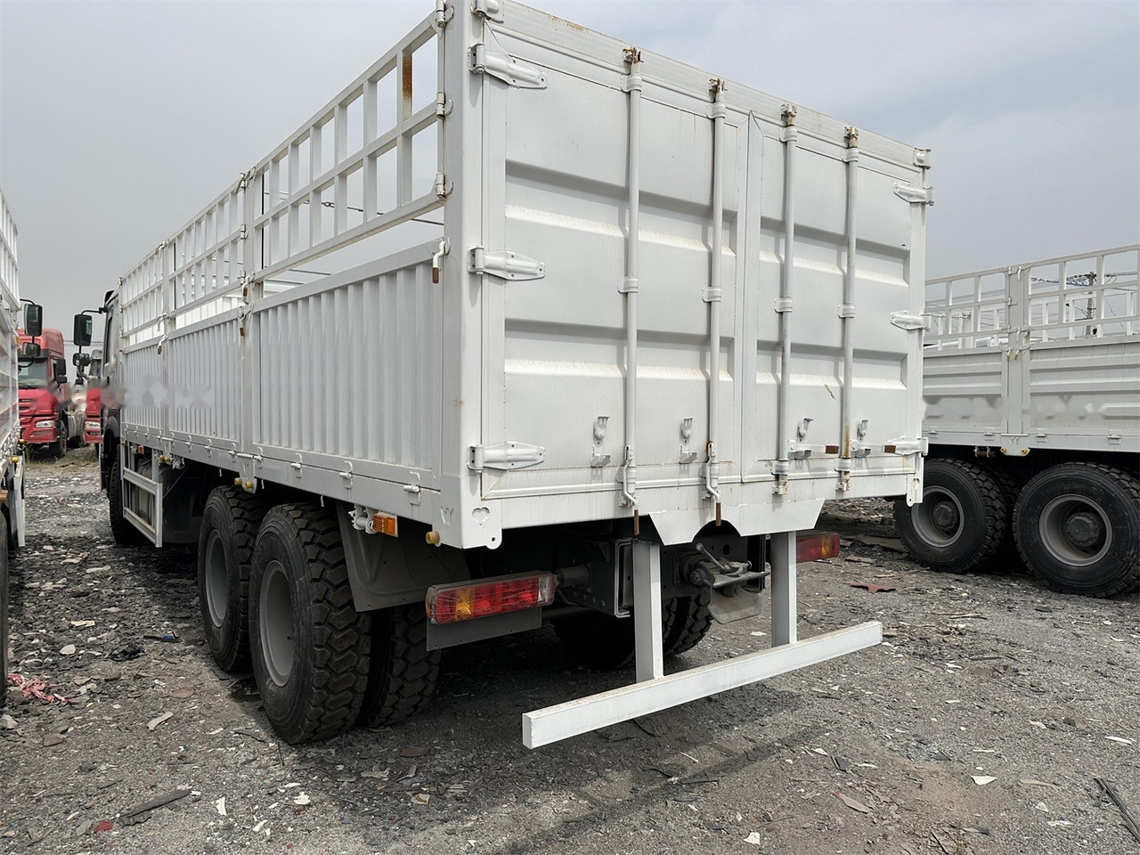 Leasing de SINOTRUK HOWO 371 Cargo truck SINOTRUK HOWO 371 Cargo truck: foto 6