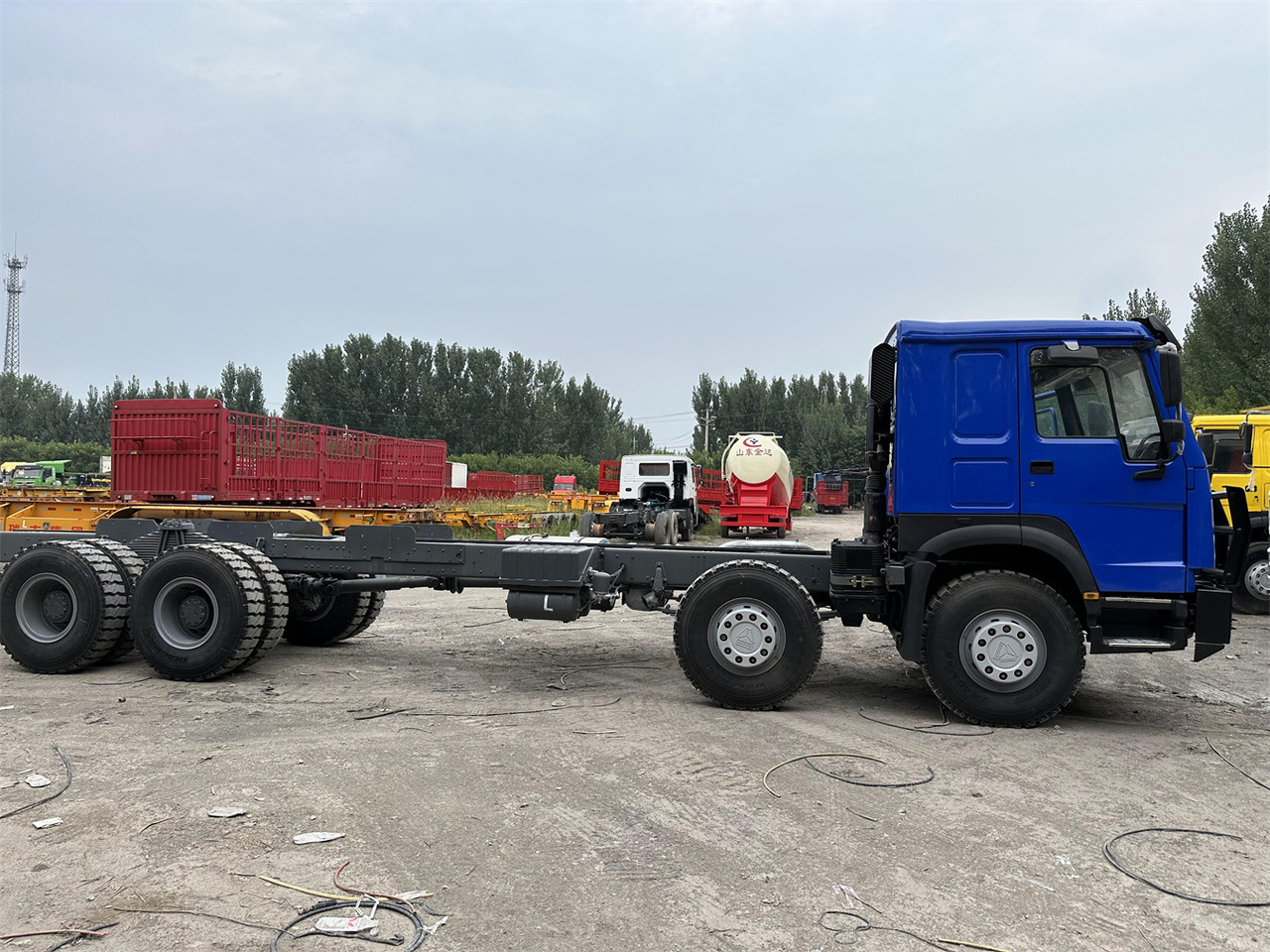 SINOTRUK HOWO 371 Chassis truck - Camión chasis: foto 4 SINOTRUK HOWO 371 Chassis truck - Camión chasis: foto 4