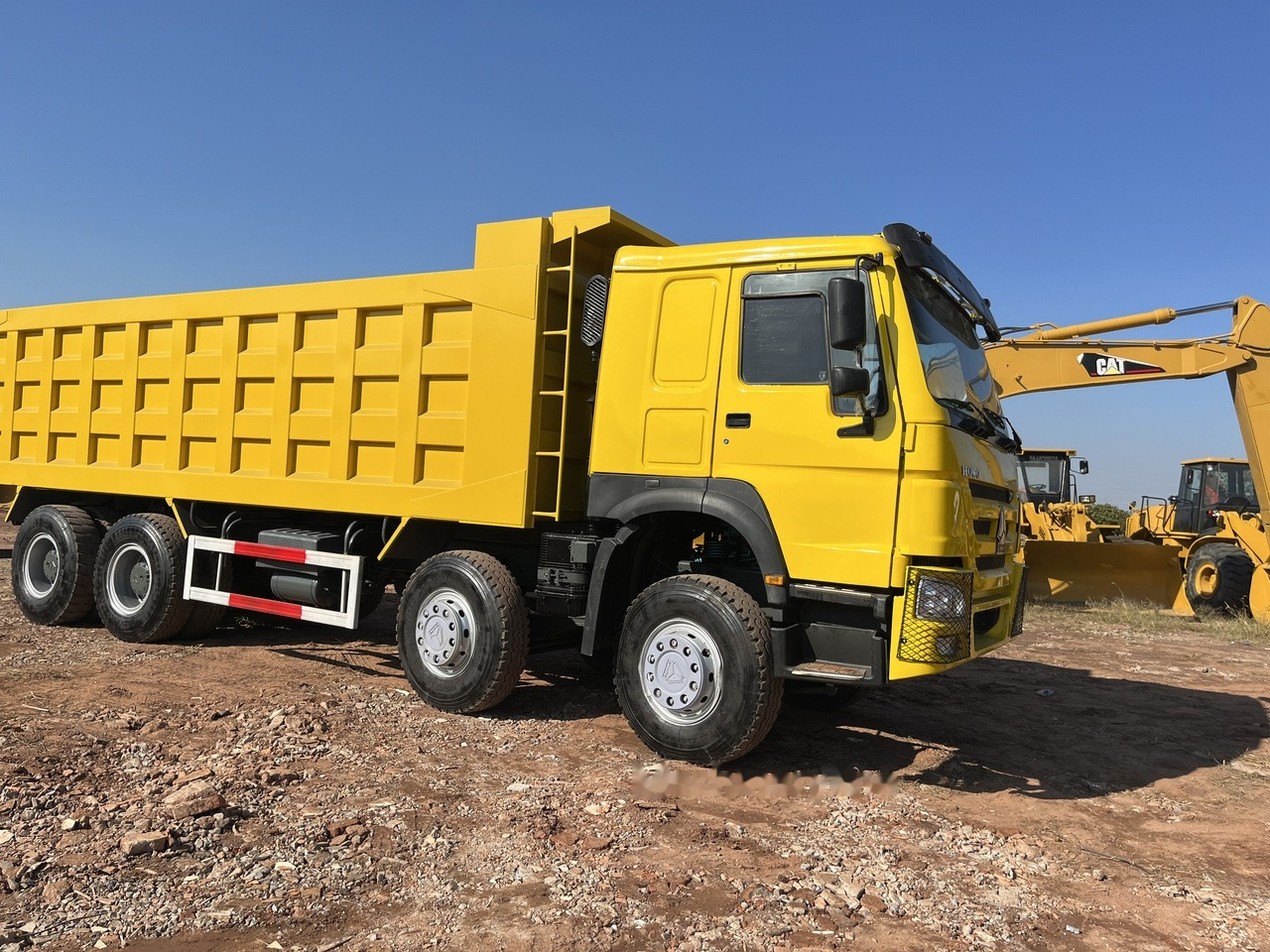 SINOTRUK HOWO 371 Dump Truck 8x4 - Camión volquete: foto 4 SINOTRUK HOWO 371 Dump Truck 8x4 - Camión volquete: foto 4