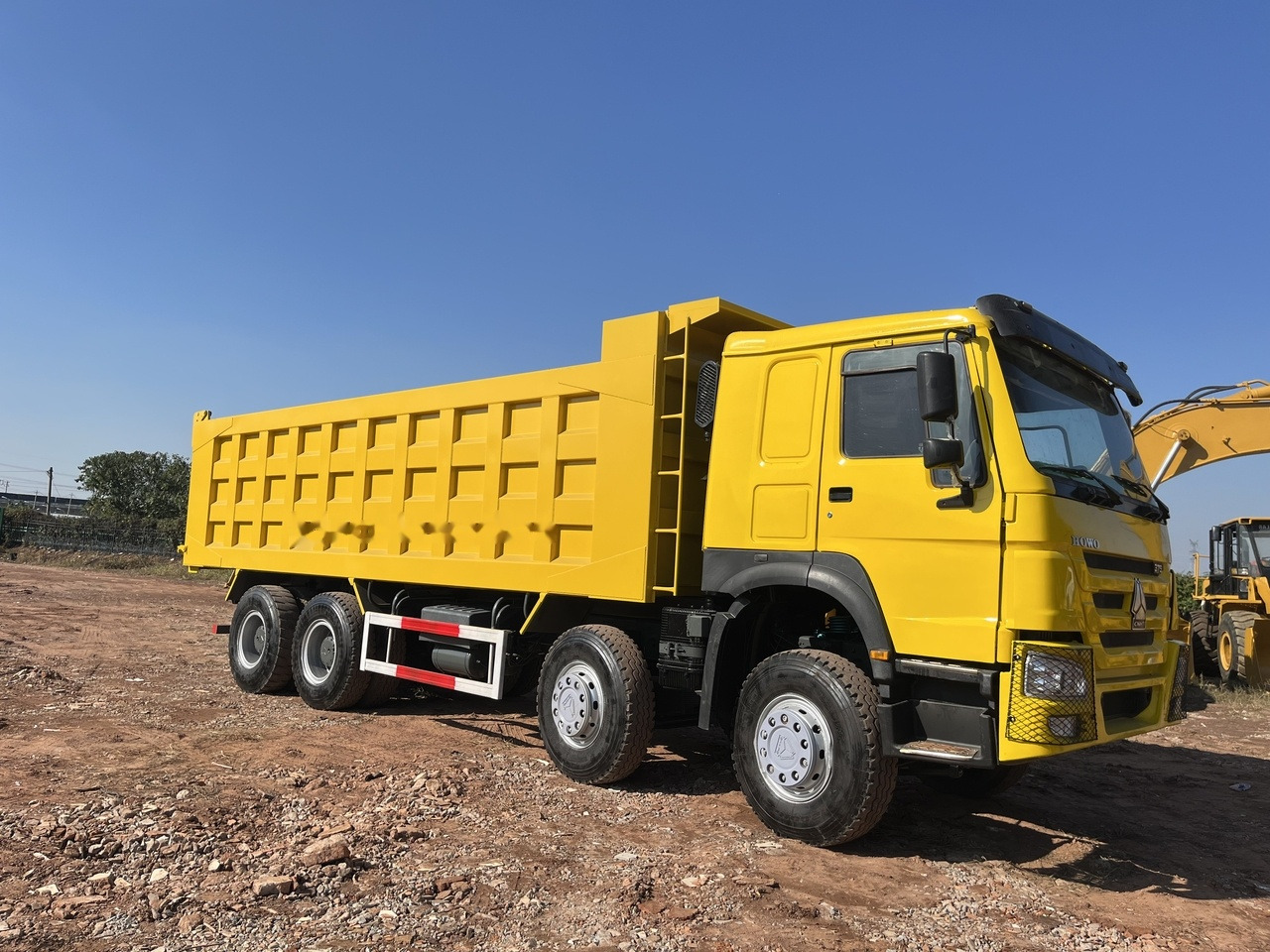 SINOTRUK HOWO 371 Dump Truck 8x4 - Camión volquete: foto 1 SINOTRUK HOWO 371 Dump Truck 8x4 - Camión volquete: foto 1