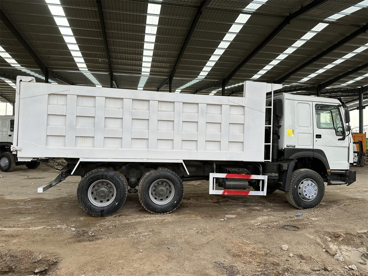SINOTRUK HOWO 371 Dump Truck - Camión volquete: foto 5 SINOTRUK HOWO 371 Dump Truck - Camión volquete: foto 5