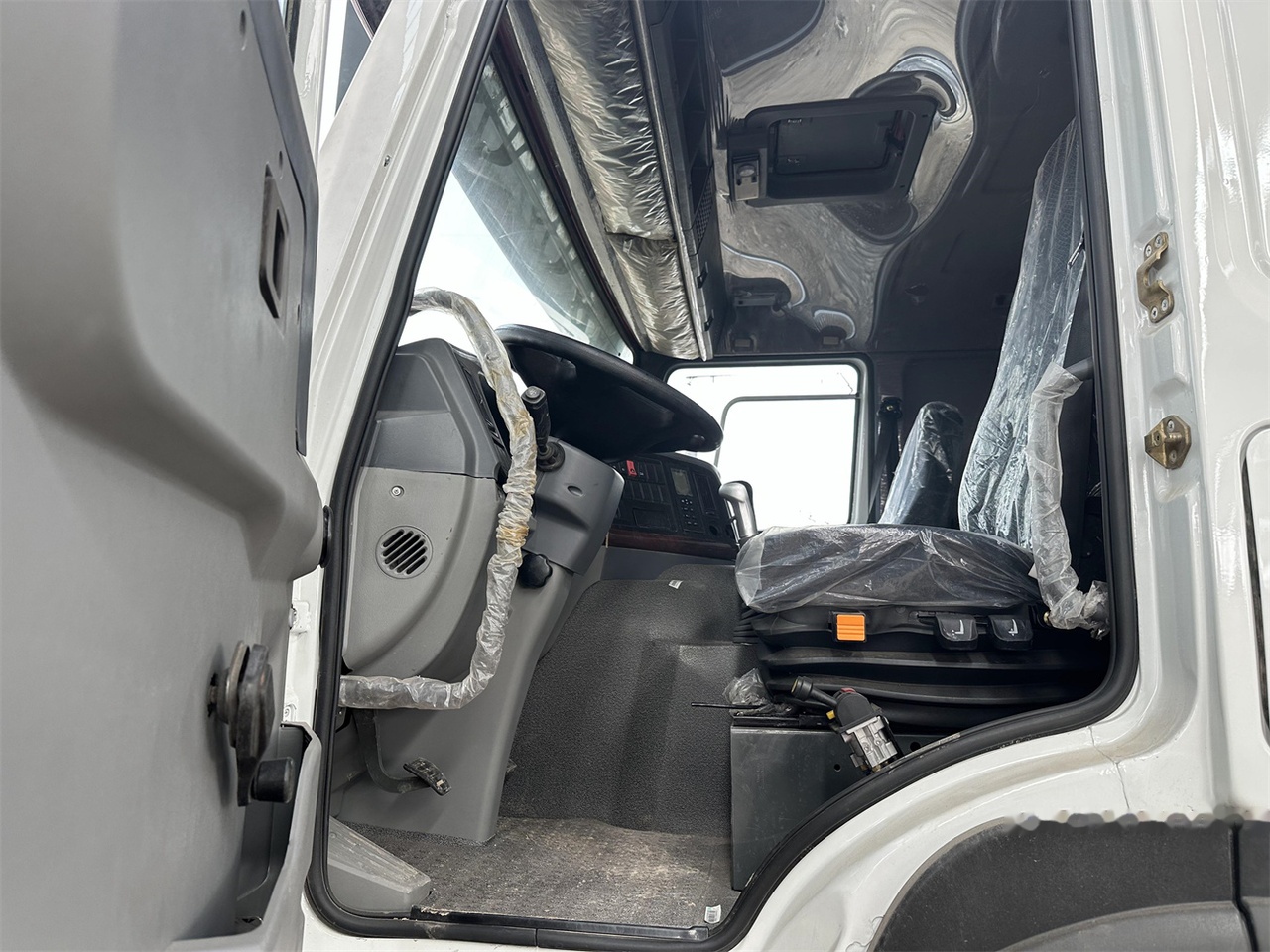 SINOTRUK HOWO 371 Dump Truck - Camión volquete: foto 5 SINOTRUK HOWO 371 Dump Truck - Camión volquete: foto 5