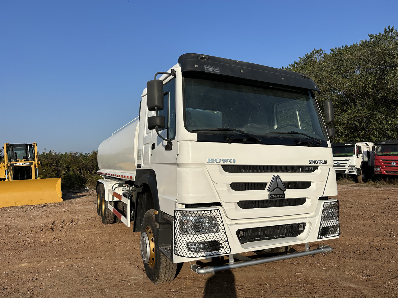 SINOTRUK HOWO 371 Water Tanker Truck - Camión cisterna: foto 2 SINOTRUK HOWO 371 Water Tanker Truck - Camión cisterna: foto 2